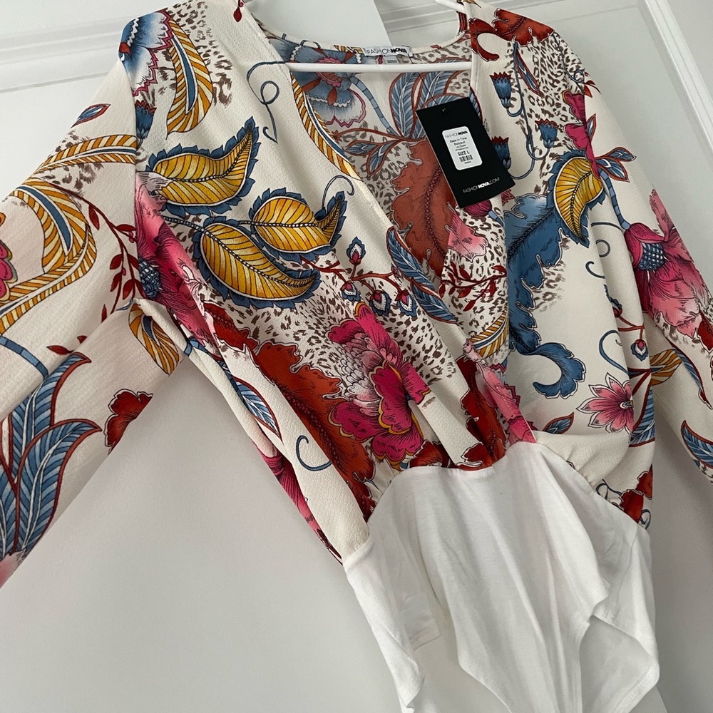 Large Multicolor floral body suit, Fashion Nova